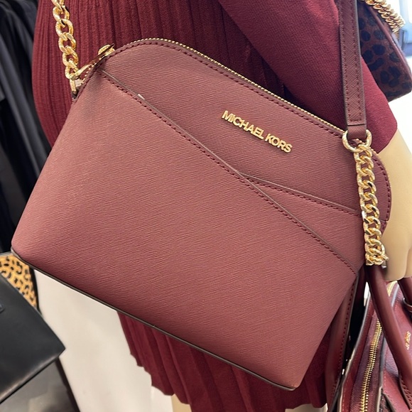 MICHAEL KORS
Jet Set Travel Medium Dome Crossbody Bag
Oxblood 
NWT - Picture 16 of 16